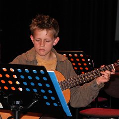 2004-05-Muzelinck-Voorspeelavond-Gitaar